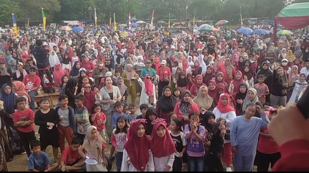 KEMERIAHAN PERINGATAN HUT RI KE-81 PEMERINTAH DESA GEMBONG GELAR KARNAVAL DAN BAGIKAN 2 TIKET UMROH KEMERIAHAN PERINGATAN HUT RI KE-81 PEMERINTAH DESA GEMBONG GELAR KARNAVAL DAN BAGIKAN 2 TIKET UMROH